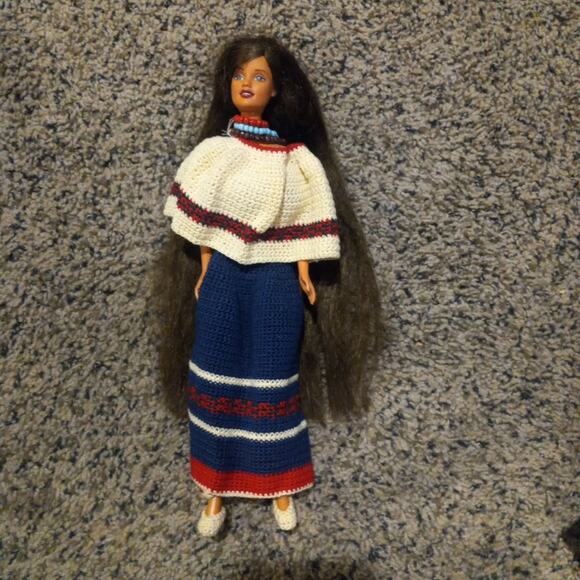 Barbie Native American - Picture 1 of 3